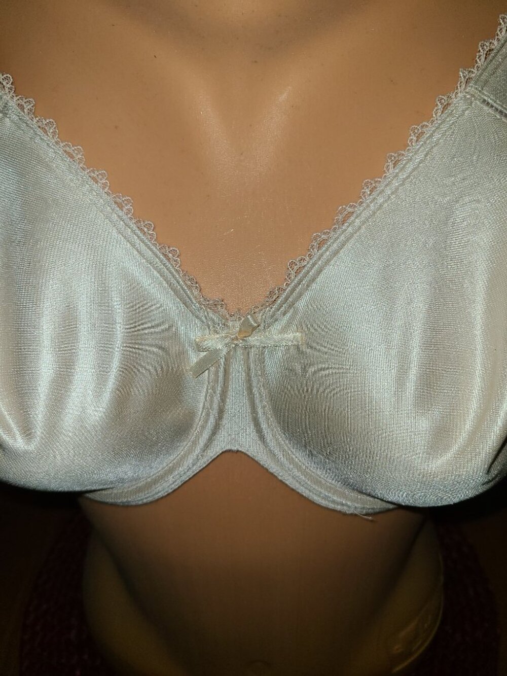 VTG Bali Double Support Bra Women's 3712 LT Beige 32CD Seamless Underwire Bra - Picture 2 of 5